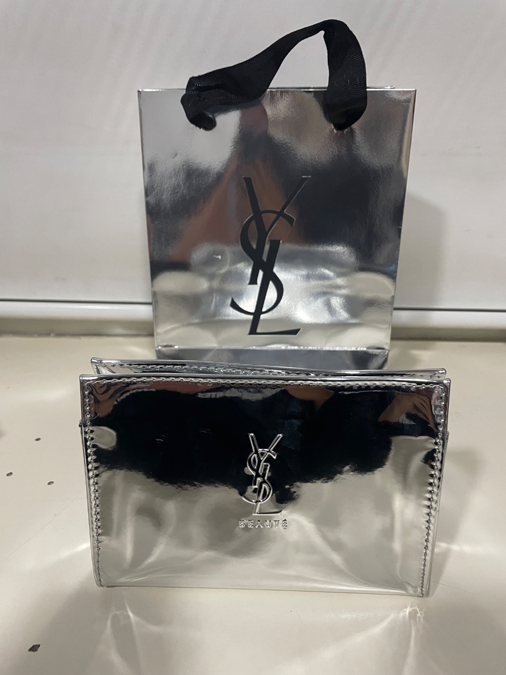 Necessaire Yves Saint Laurent Silver — Único, Novo