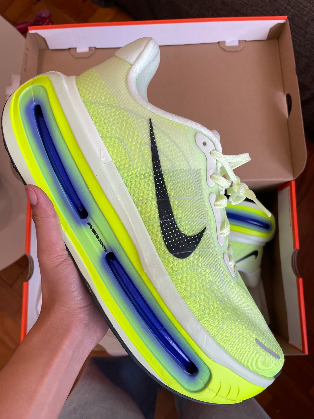 Nike Vomero Premium Volt Tint Sapphire — 43, Novo