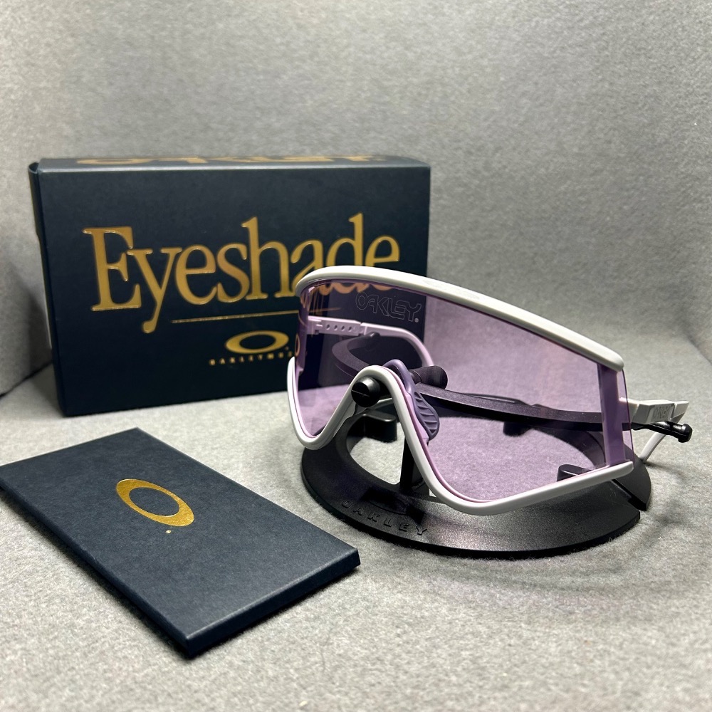 Óculos Oakley Muzm Eyeshade Prizm Low Light Cool Grey — Único, Usado