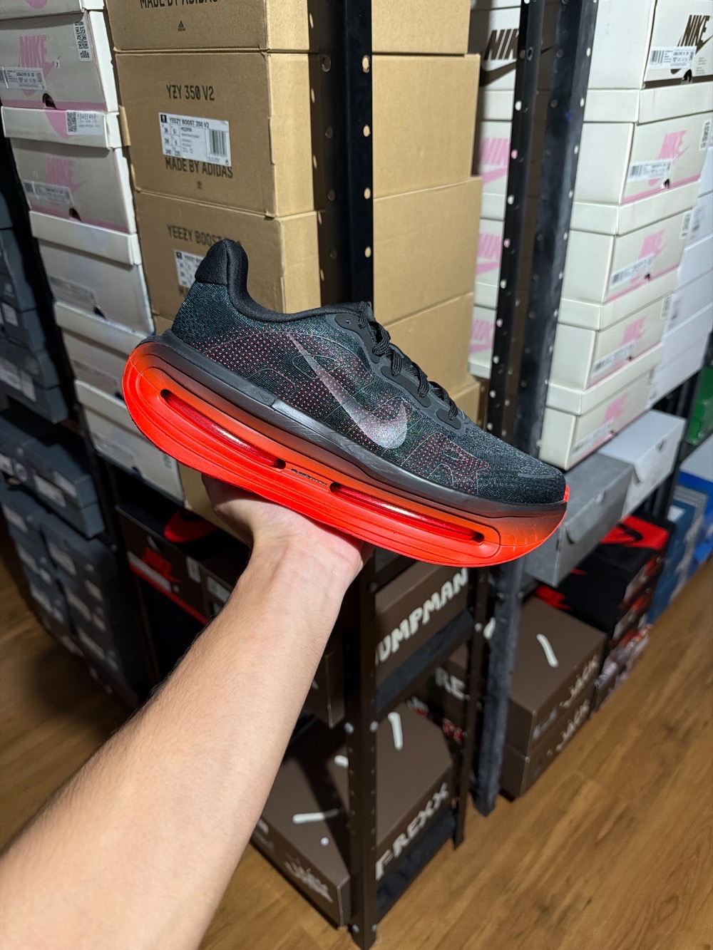 Nike Vomero Premium Black Bright Crimson — 41, Novo