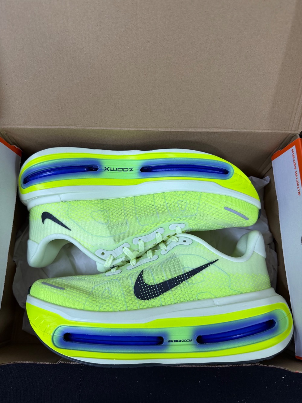 Nike Vomero Premium Volt Tint Sapphire — 40, Novo