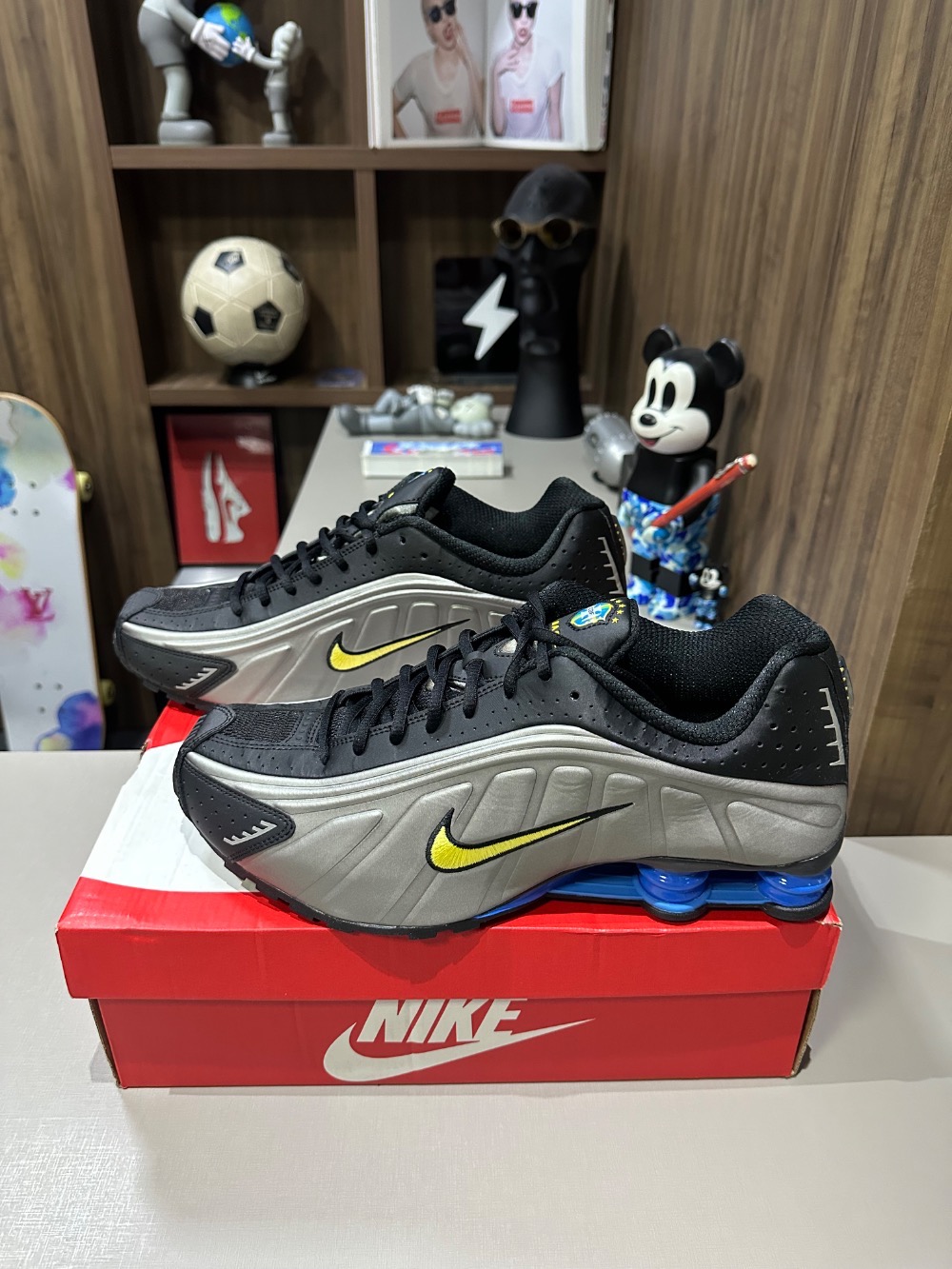 Nike Shox R4 Brazil (Kit Seleção 2026) — 46, Novo