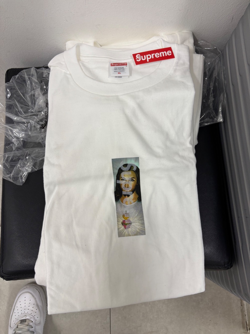 Camiseta Supreme Prayer Card Box Logo White FW26-W1 — G, Novo
