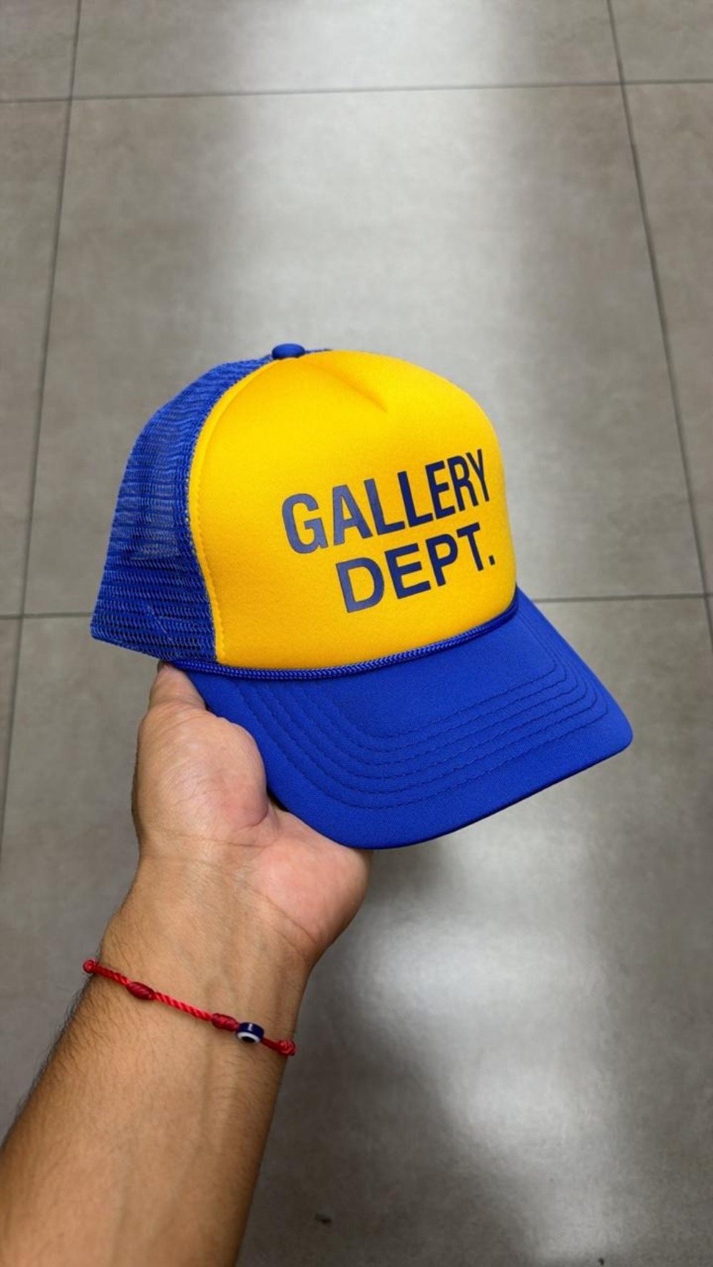 Boné Gallery Dept. Logo Trucker Blue Yellow — Único, Novo