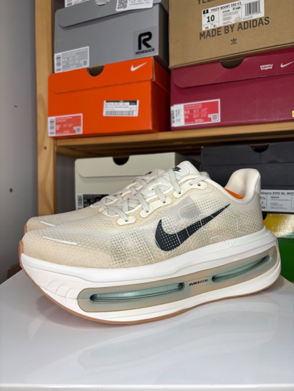Nike Vomero Premium Pale Ivory Jade Horizon — 43, Novo