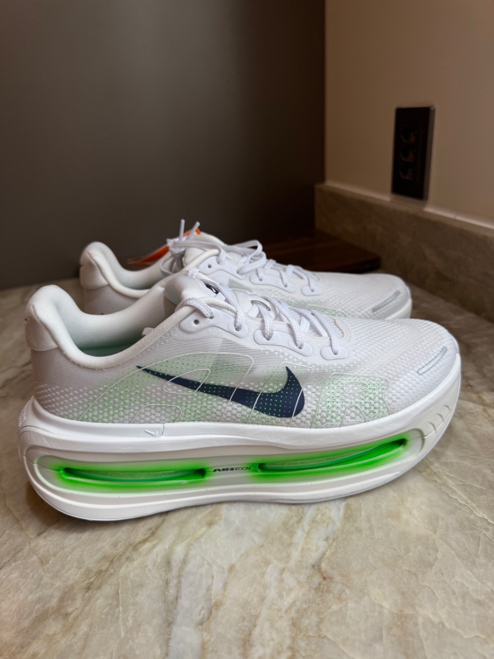 Nike Vomero Premium Green Spark — 44, Novo