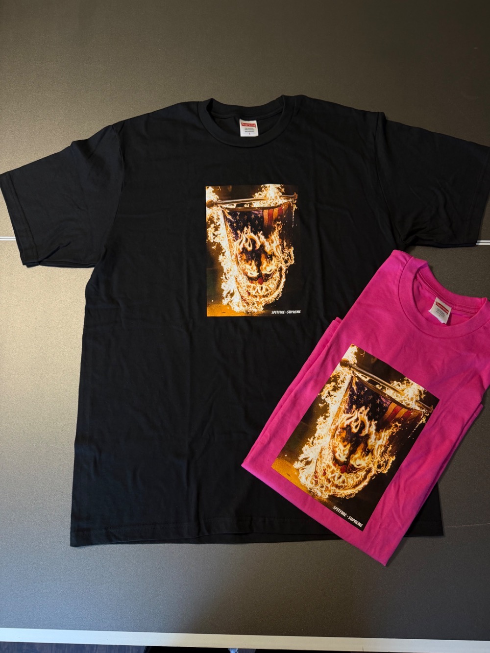 Spitfire x Supreme Camiseta Flag Fucshia SS26-W17 — G, Novo