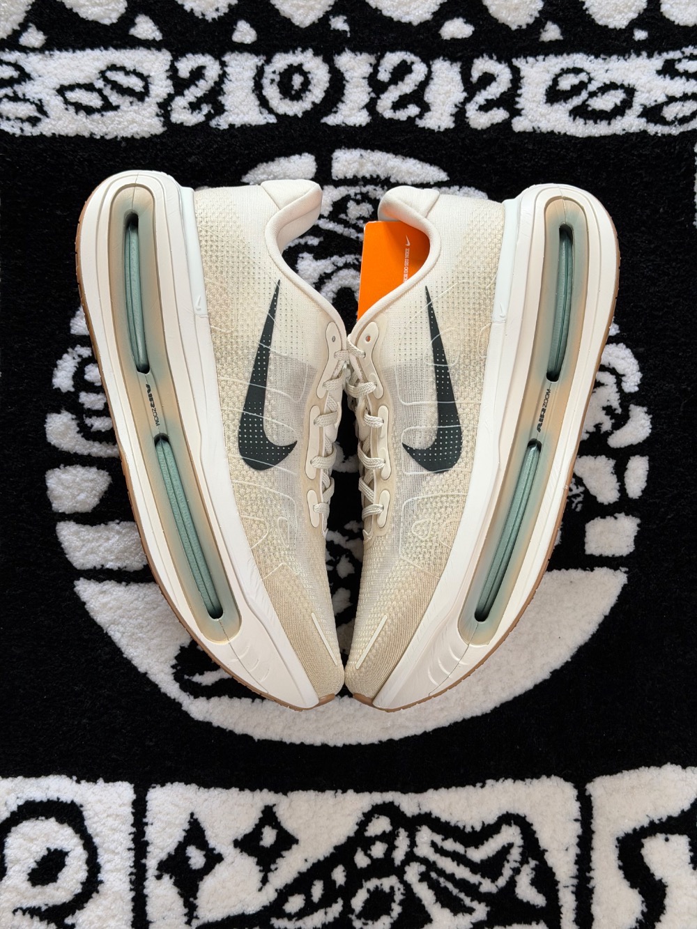 Nike Vomero Premium Pale Ivory Jade Horizon — 44, Novo