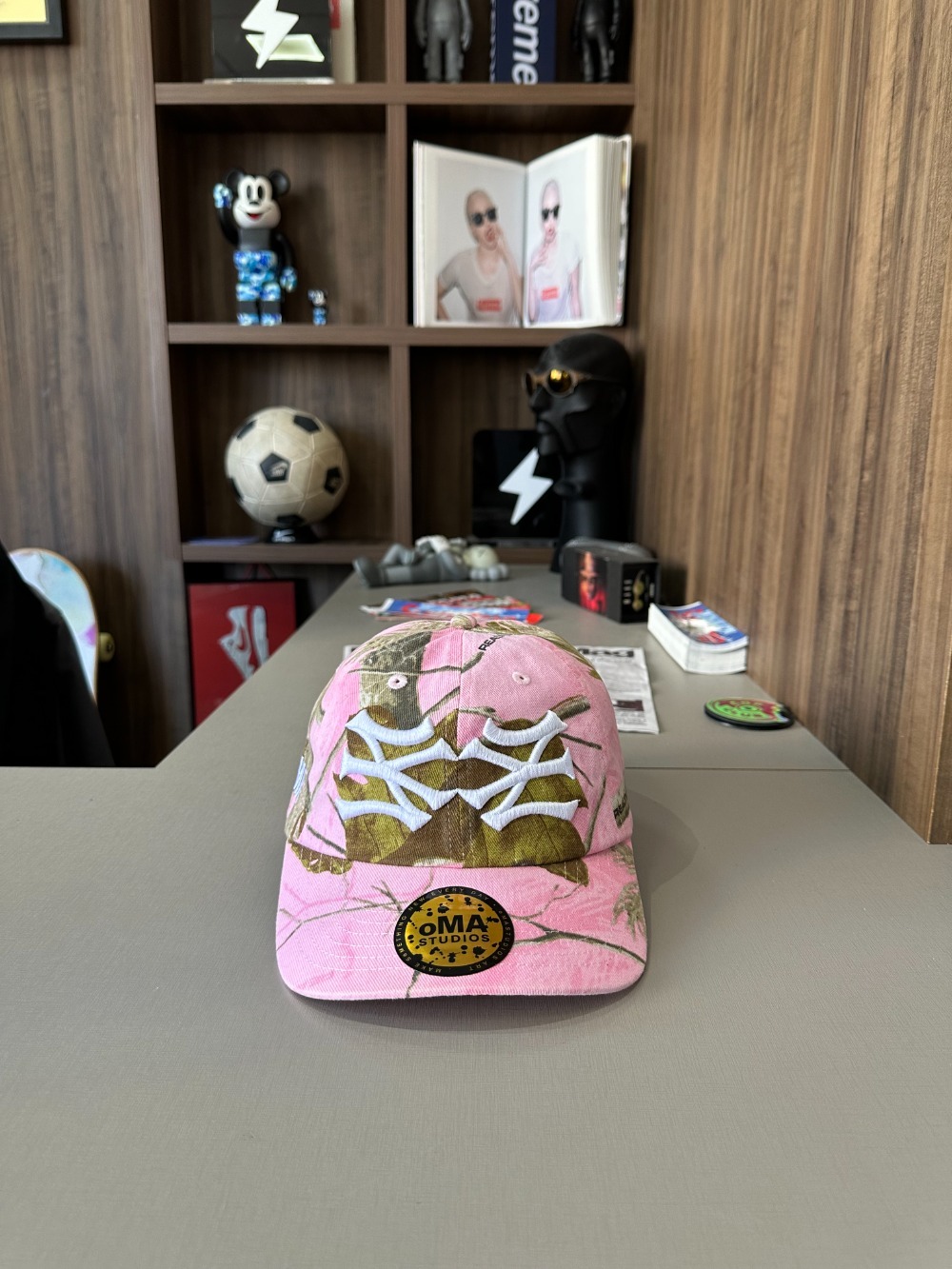 Boné oMA Studios NY NY Curved Brim Hat Realtree Pink — Único, Novo