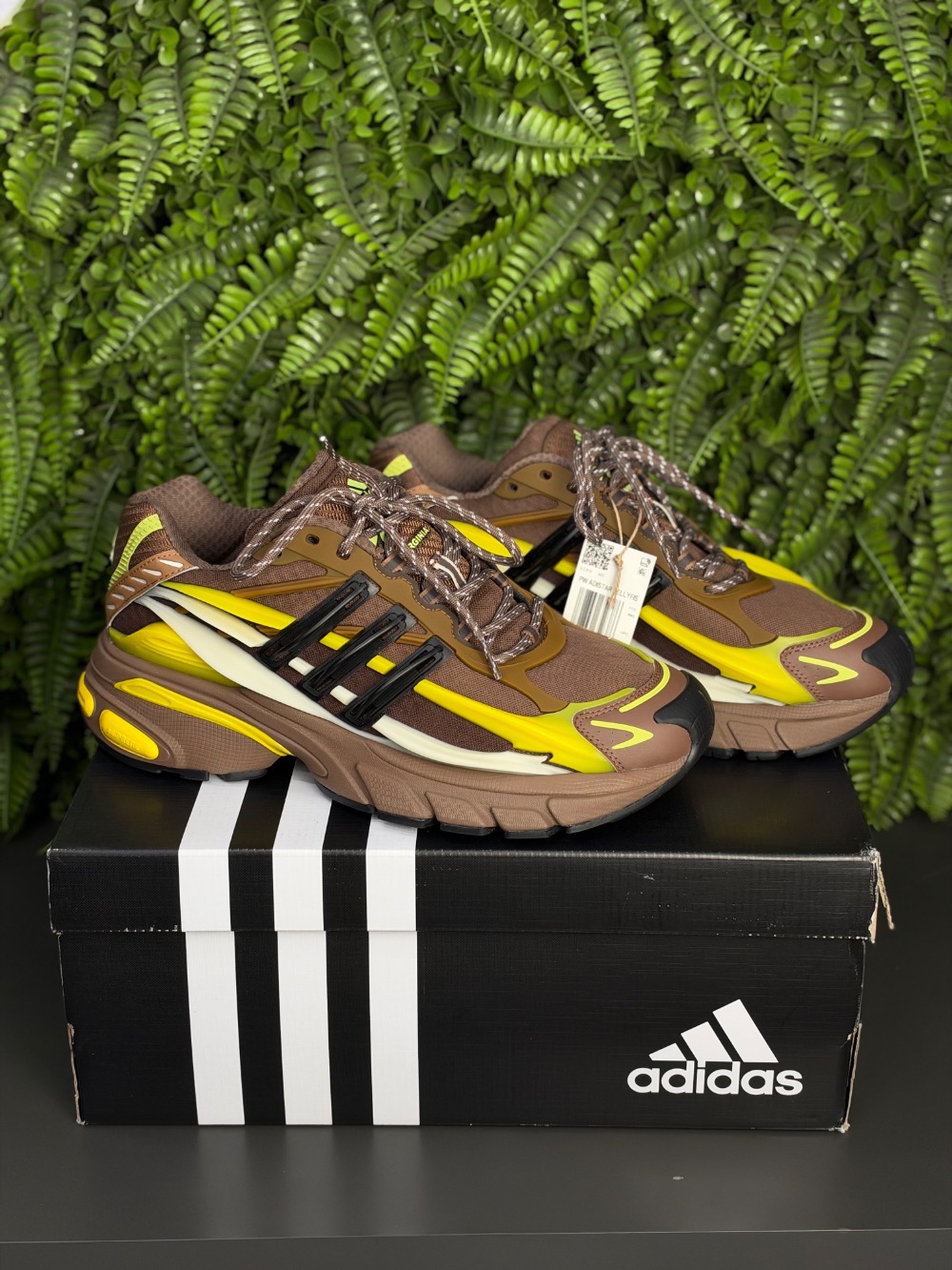 Pharrell Williams x adidas Adistar Jellyfish Auburn Timber Yellow — 44, Novo