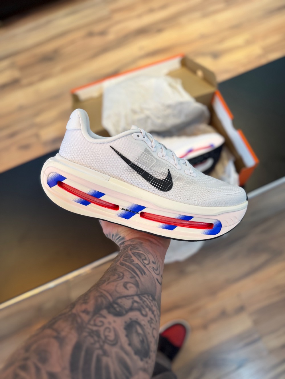 Nike Vomero Premium CM White Racer Blue Crimson — 40, Novo