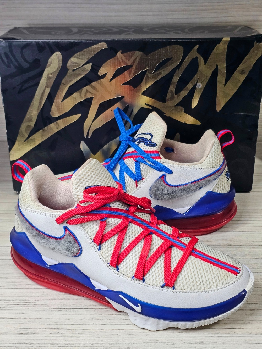 Nike LeBron 17 Low Tune Squad — 42, Usado