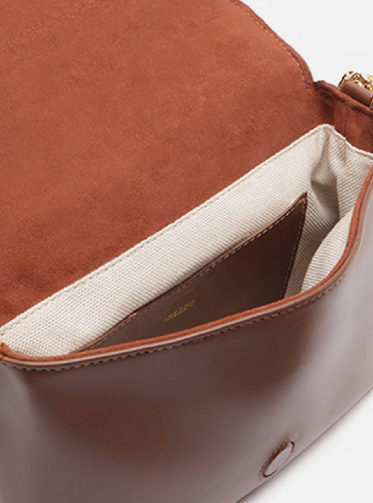 Foto 4 de Bolsa Tiracolo Marrom Couro Pequena Matelassê