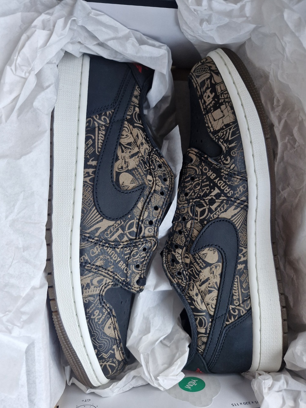 Air Jordan 1 Low OG Laser Black Varsity Red — 39.5 / 40 / 40.5 / 41 / 42 / 42.5 / 43 / 43.5 / 44, Novo