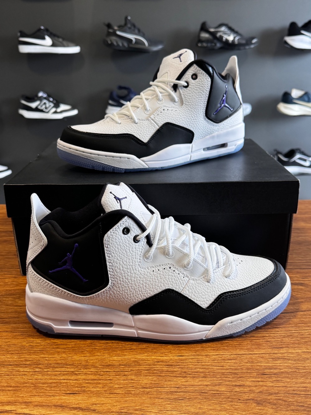 Air Jordan Courtside 23 White Dark Concord — 40 / 41 / 42, Novo
