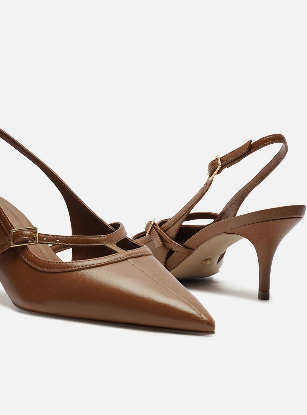 Foto 4 de Scarpin Marrom Couro Salto Fino Slingback