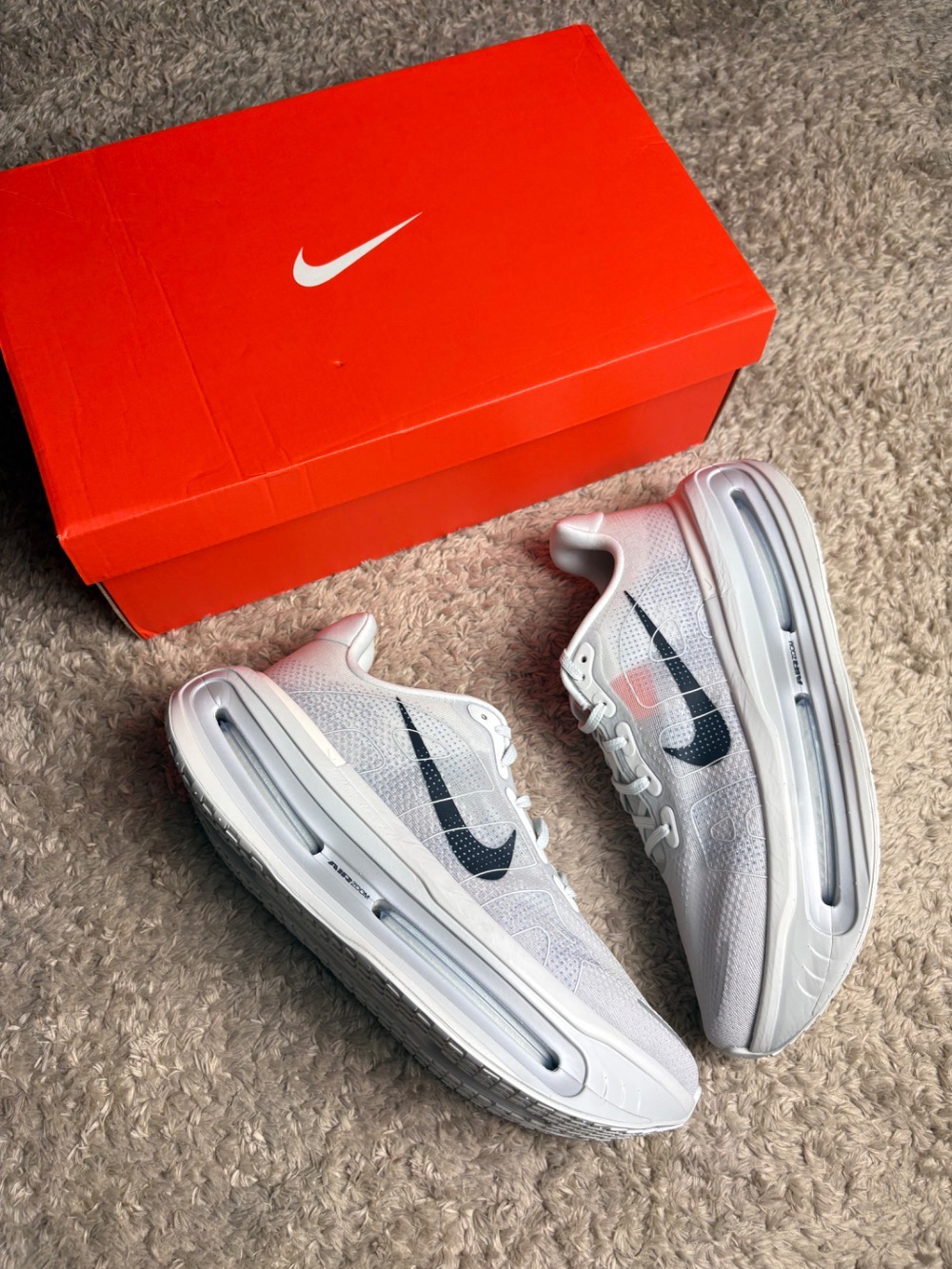 Nike Vomero Premium Off-White Grey Fog Dark Obsidian — 43 / 44, Novo
