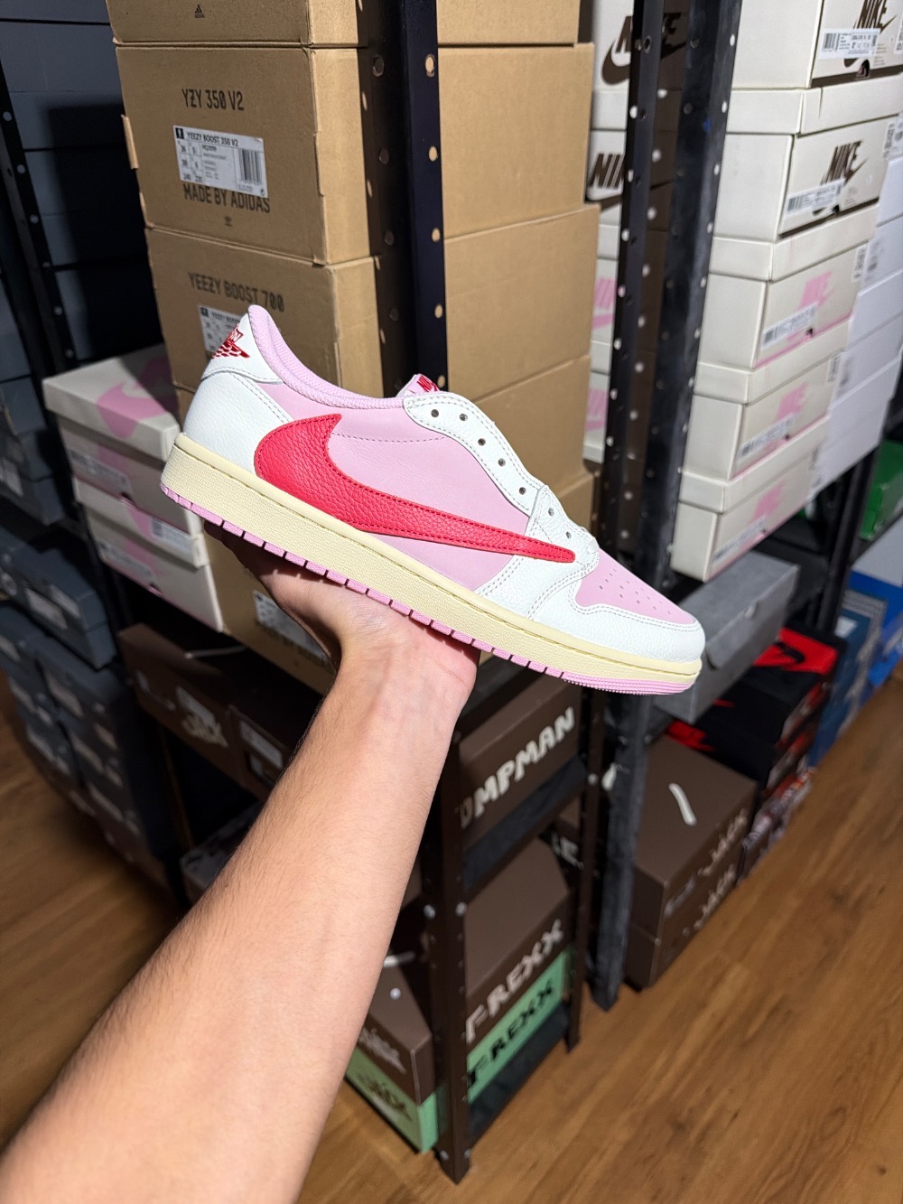 Travis Scott x Air Jordan 1 Low OG SP Sail Tropical Pink — 42.5, Novo