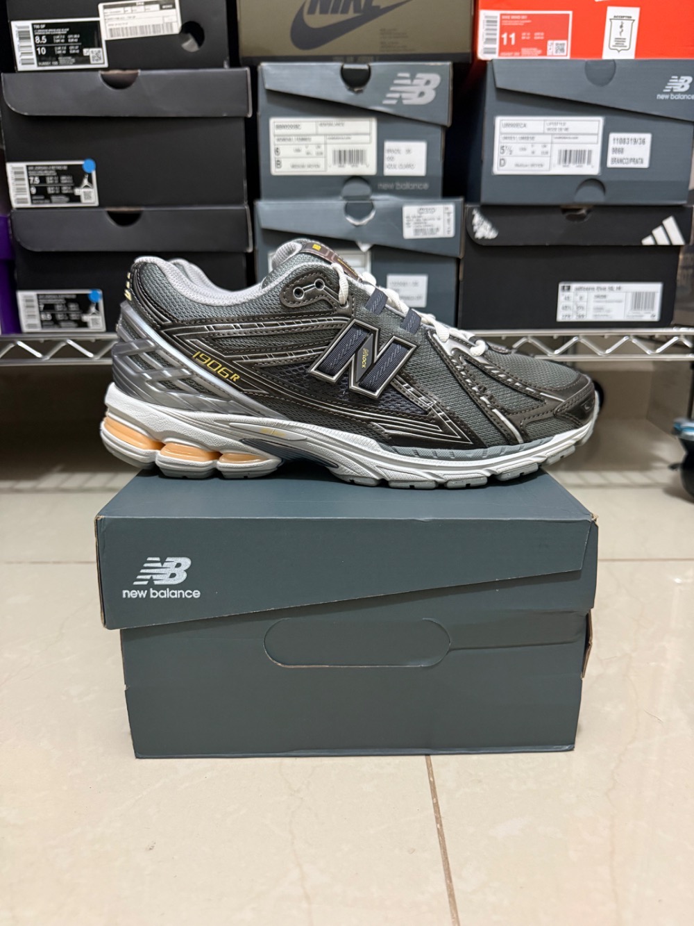 New Balance 1906R Grey Metallic Black — 40, Novo