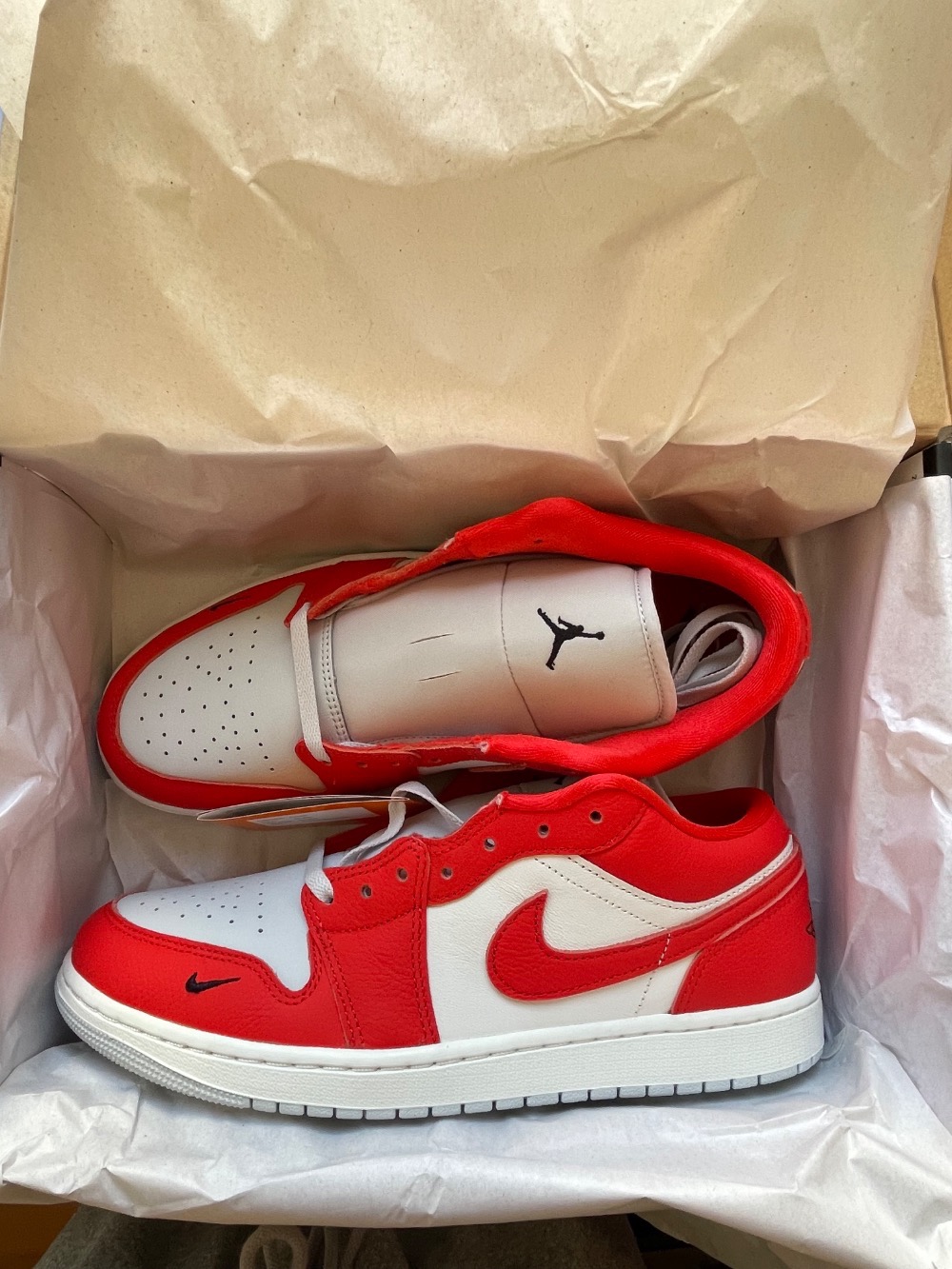 Air Jordan 1 Retro Low SE Red — 38, Novo