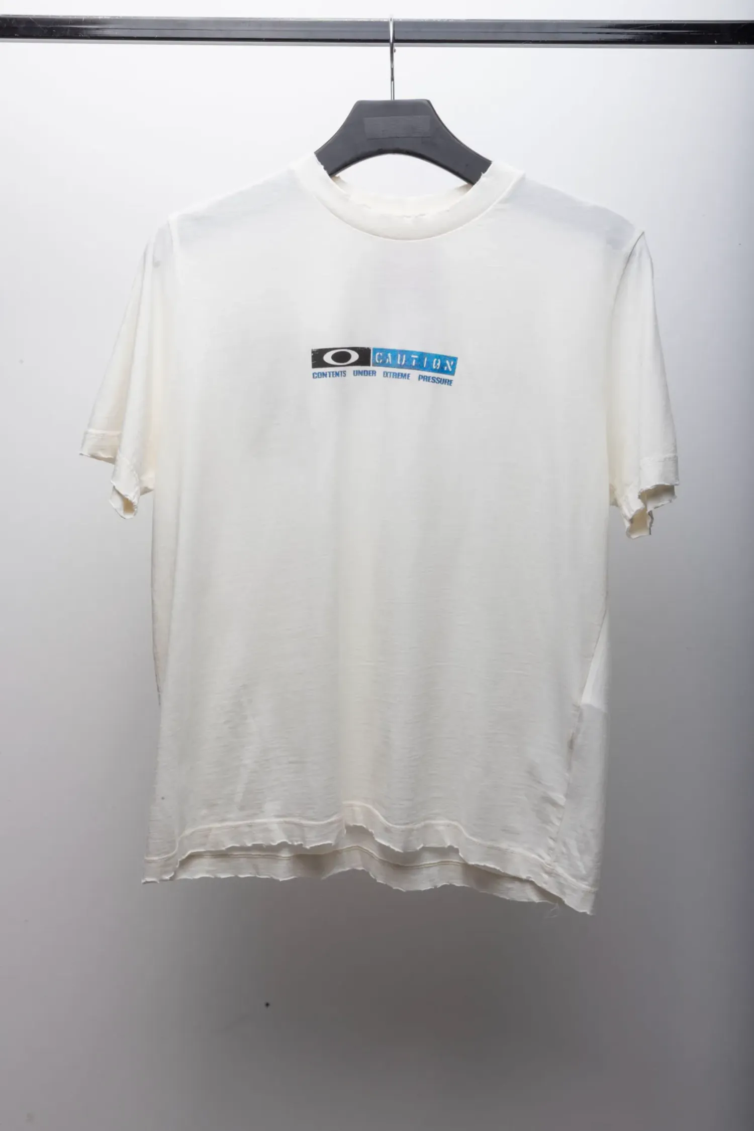 Oakley x Piet Camiseta Caution Ripped Bone White — P / M, Novo