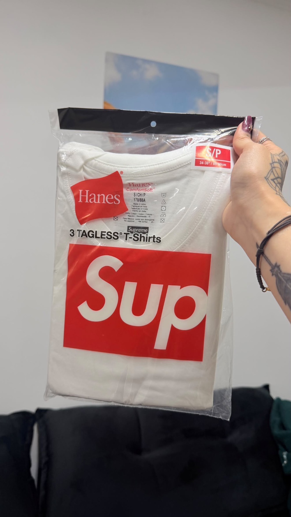 Hanes x Supreme Camiseta Tagless White (3 Pack) FW26-W1 — P, Novo
