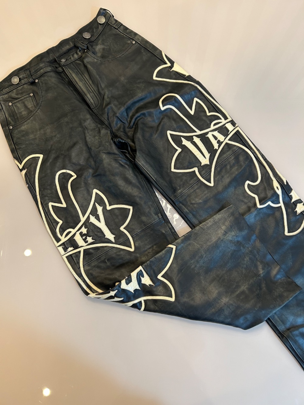 Calça Vale Lives Forever Hardy Leather Black — 44, Novo