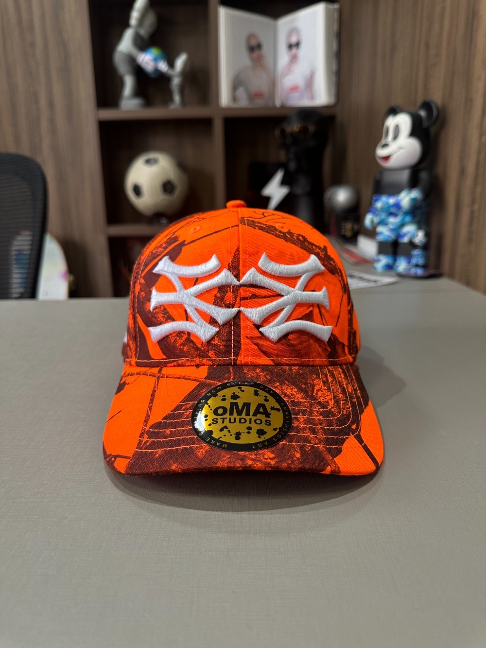 Boné oMA Studios NY NY Orange White Camo — Único, Novo