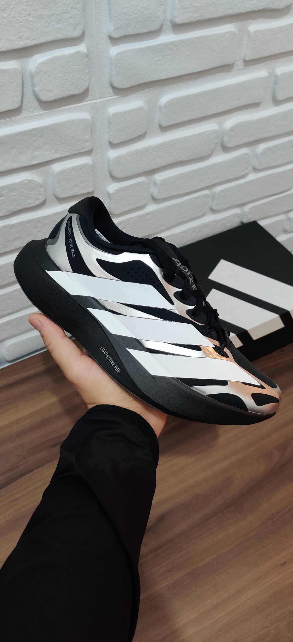 adidas Adizero EVO SL EXO Core Black Cloud White Iron Metallic Feminino — 36, Novo