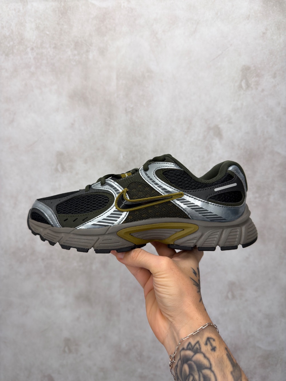 Nike V5 RNR Olive Flak Sequoia Smoke Grey Black — 39 / 40 / 41, Novo