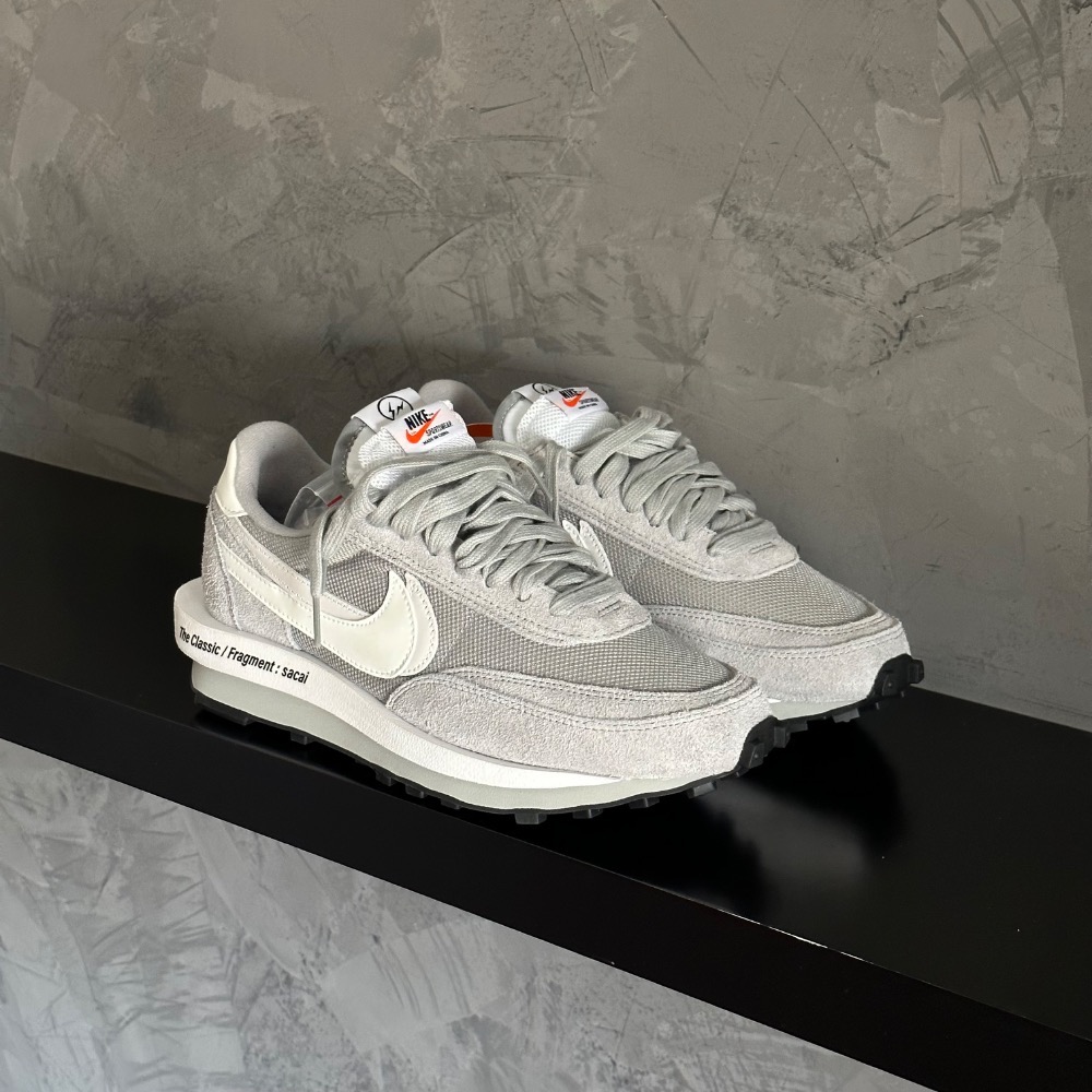 Fragment Design x sacai x Nike LDV Waffle Light Smoke Grey — 40, Novo