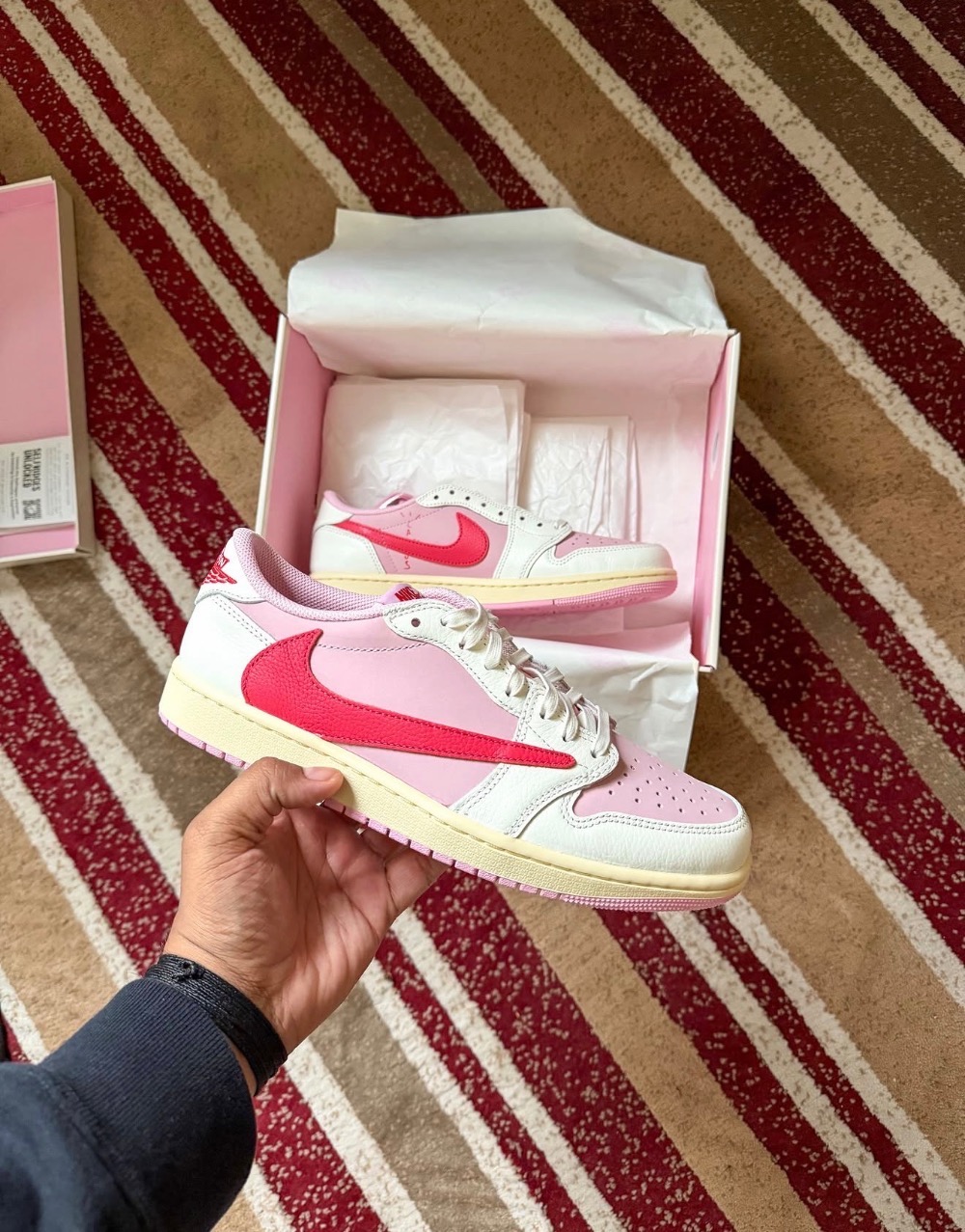 Travis Scott x Air Jordan 1 Low OG SP Sail Tropical Pink — 45, Novo