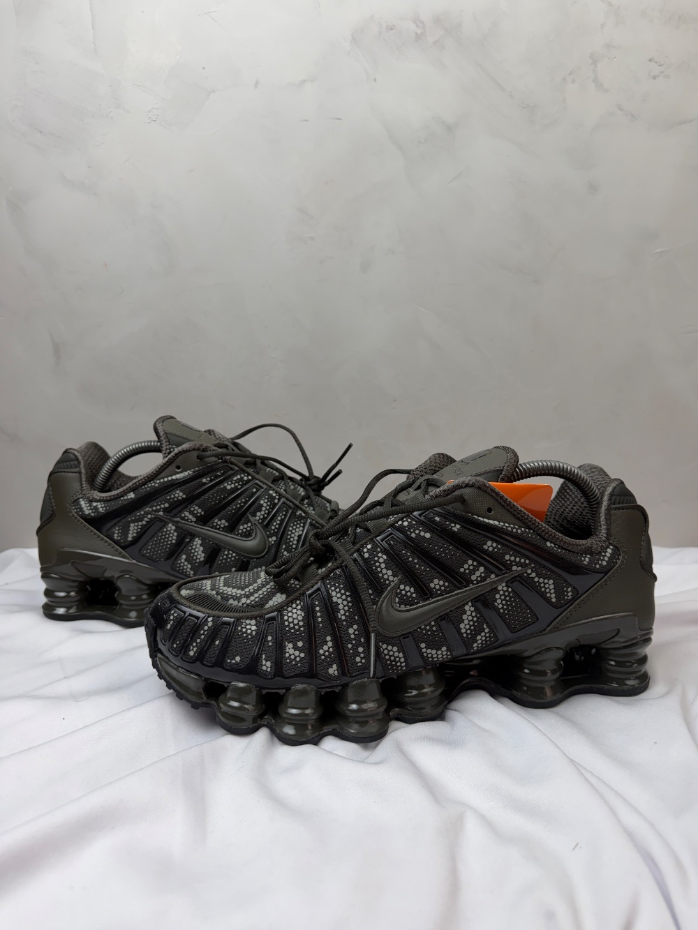 Nike Shox TL Newsprint Black — 40 / 41, Novo