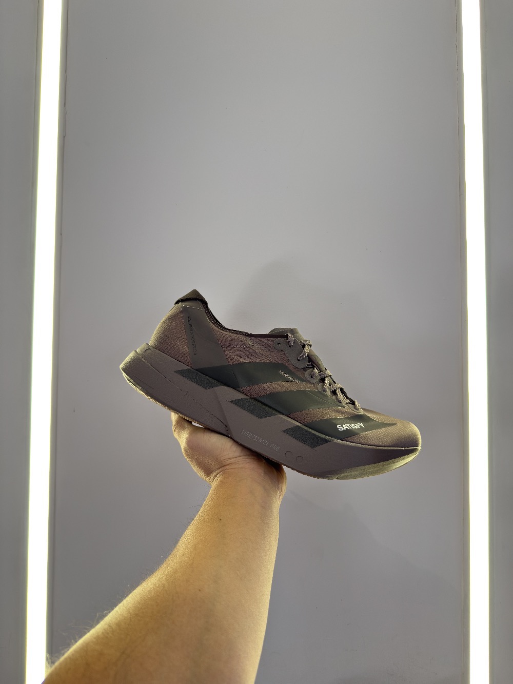 Satisfy x adidas Adizero Adios Pro 4 Brown Aurora Coffee Met. — 41, Novo