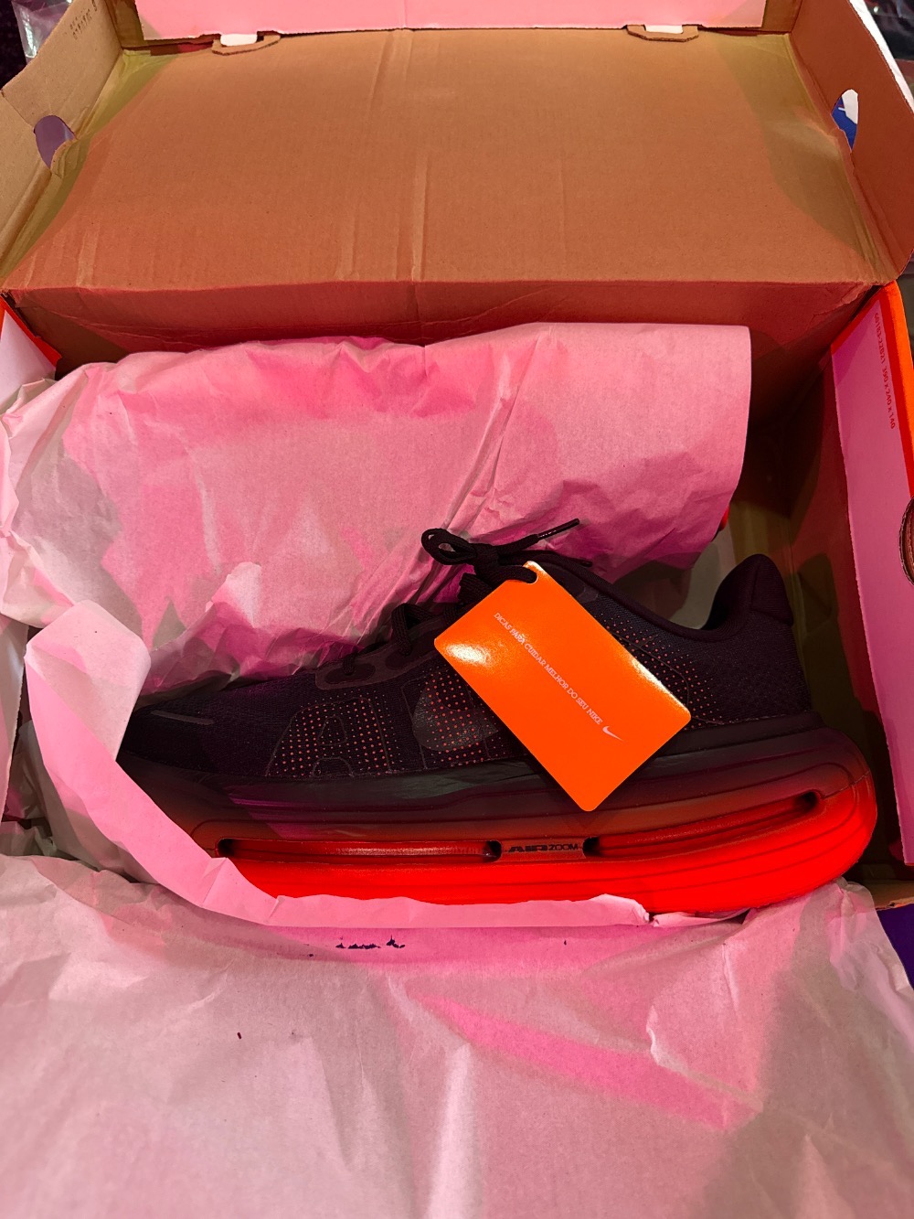 Nike Vomero Premium Black Bright Crimson — 43, Novo