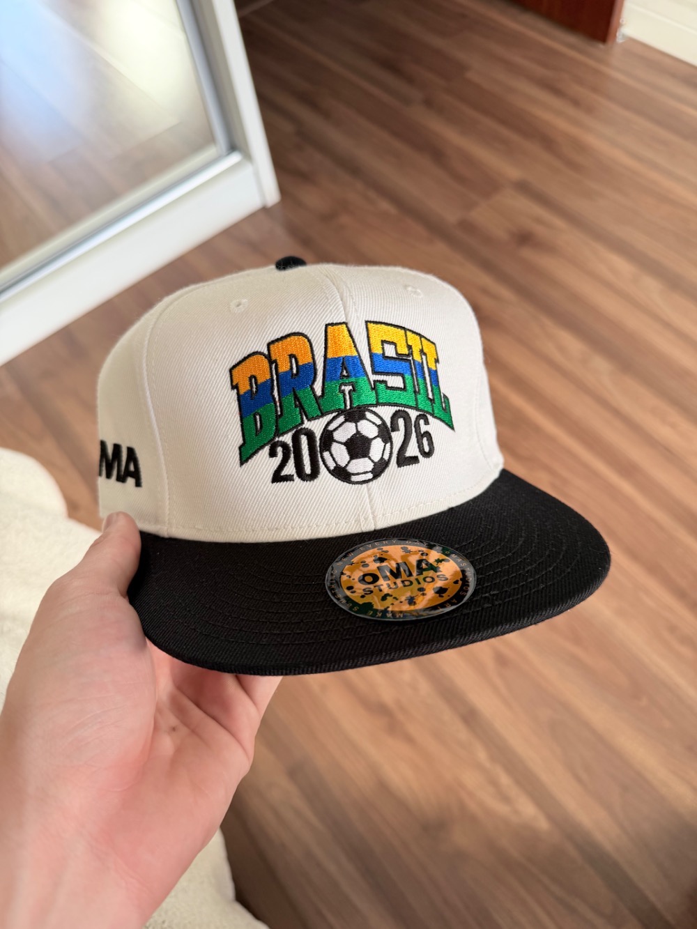 Boné oMA Studios Brasil Retro WC 2026 White Black — Único, Novo