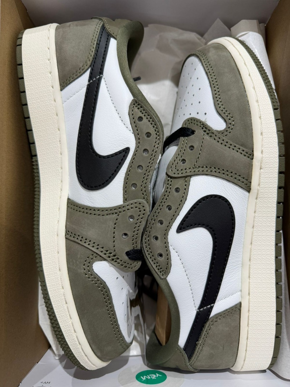 Air Jordan 1 Low OG Medium Olive — 37.5, Novo