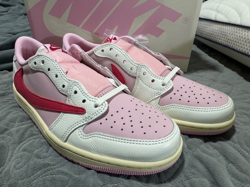 Travis Scott x Air Jordan 1 Low OG SP Sail Tropical Pink — 40, Novo