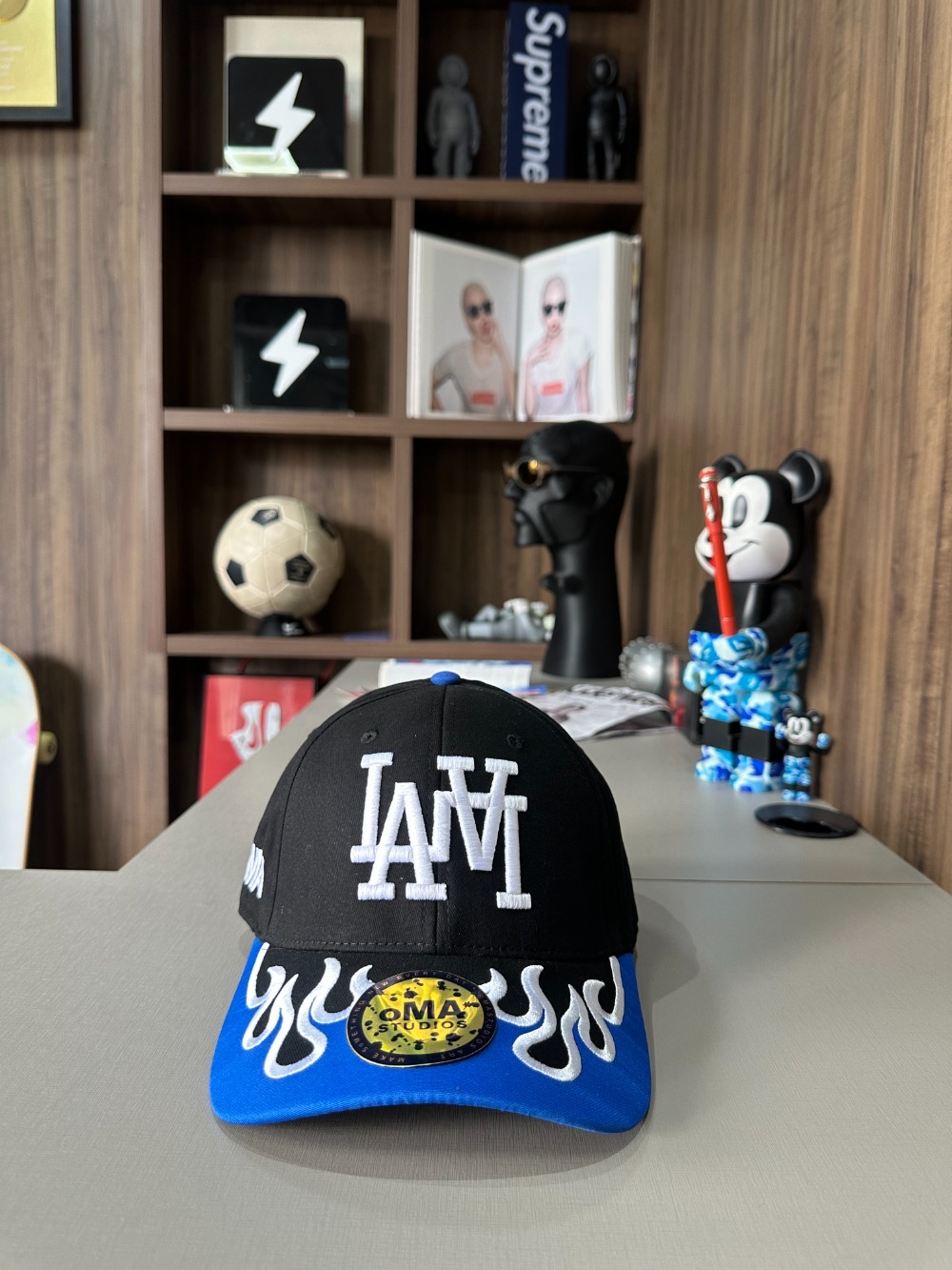Boné oMA Studios LA LA Blue Flame Black — Único, Novo