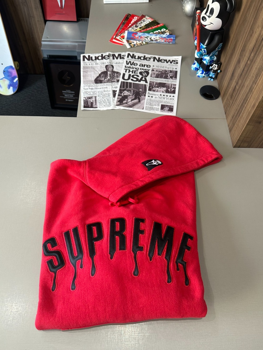 Ghostface x Supreme Moletom Arc Hooded Sweatshirt Red SS26-W10 — G, Novo
