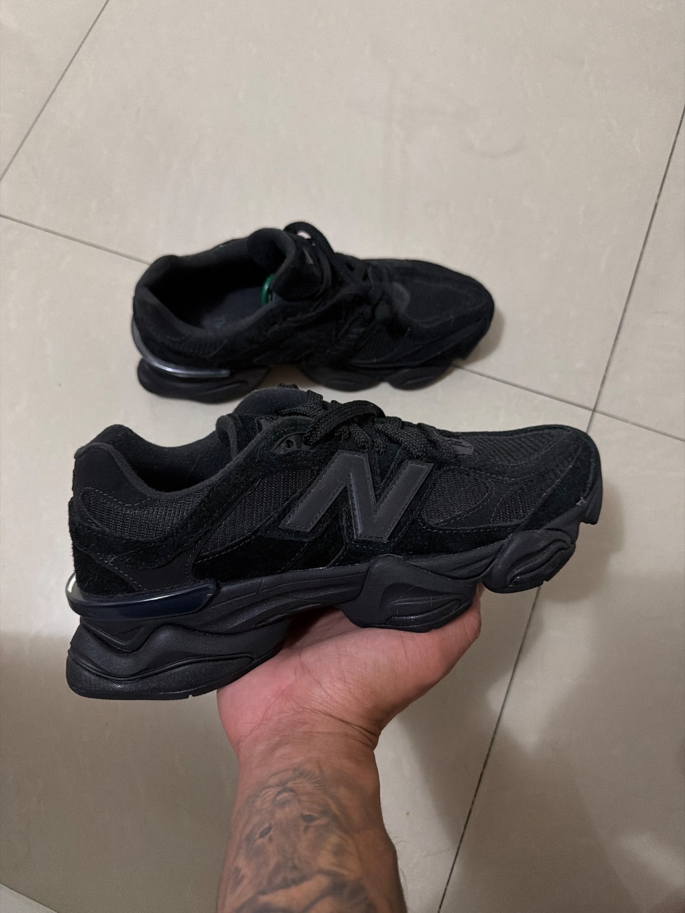 New Balance 9060 Triple Black — 40.5, Novo