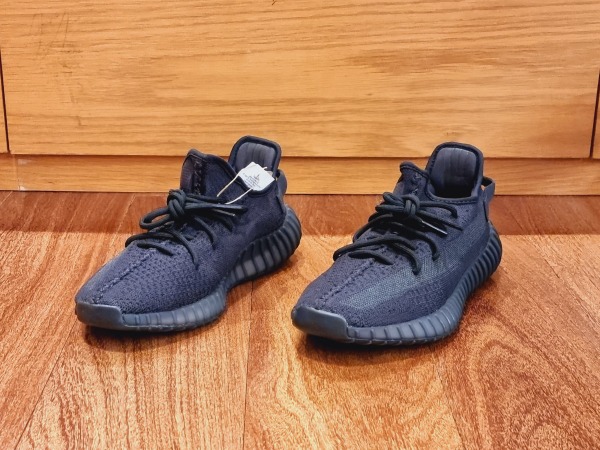 Yeezy Boost 350 V2 Onyx — 41, Novo
