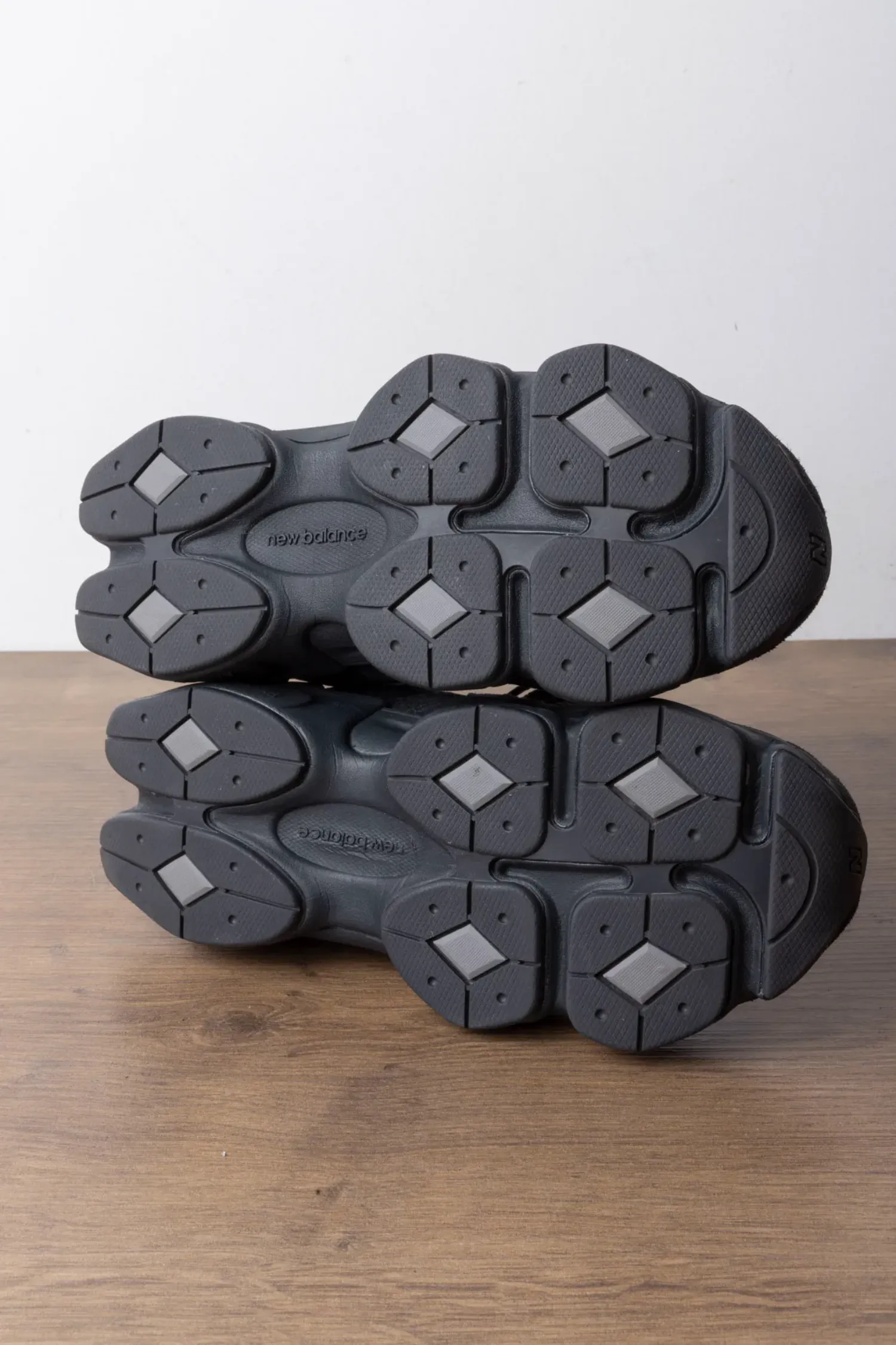 Foto 5 de New Balance 9060 Black Copper — 34, Usado