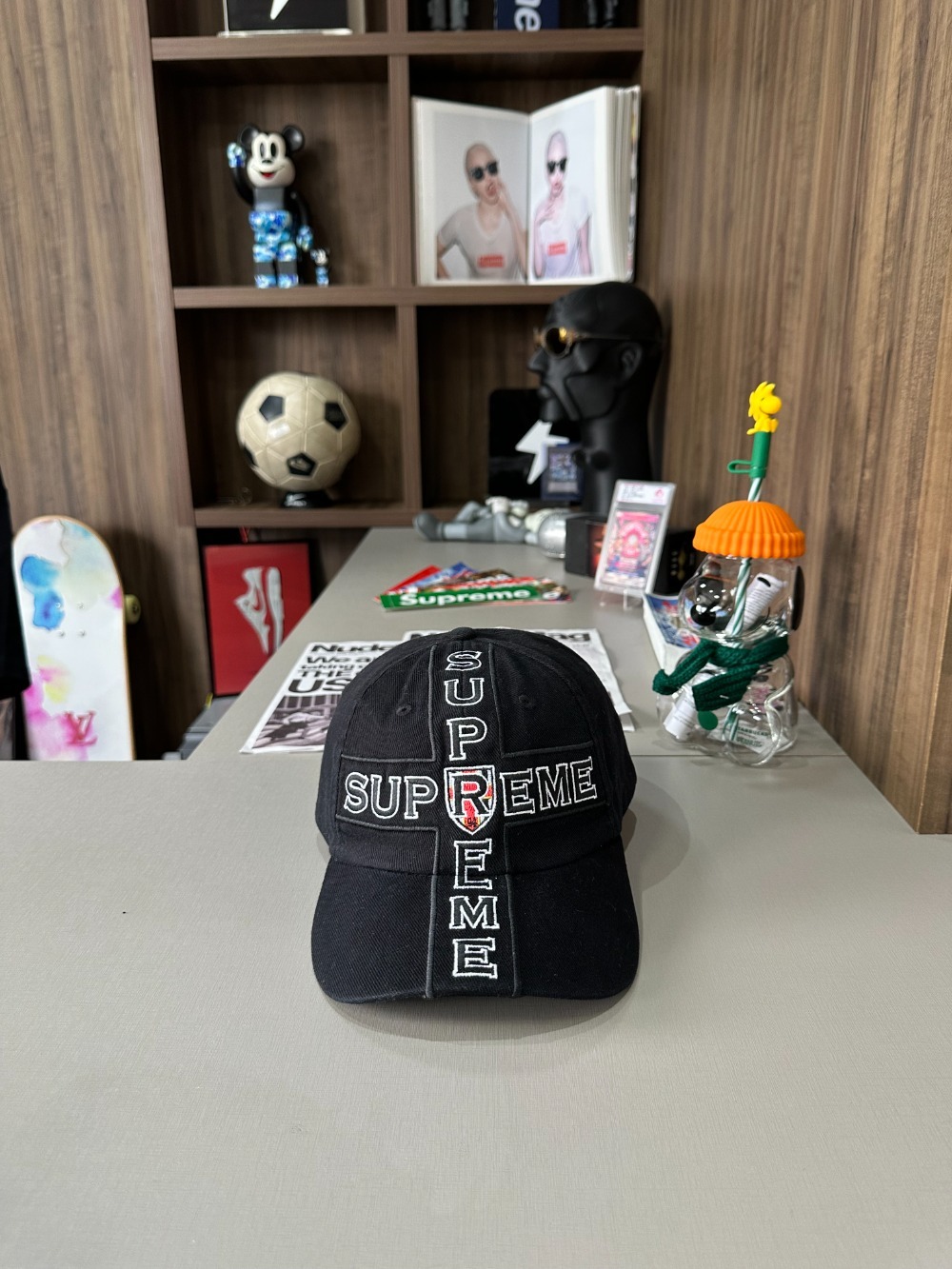 Boné Supreme Cross 6-Panel Black FW26-W7 — Único, Novo