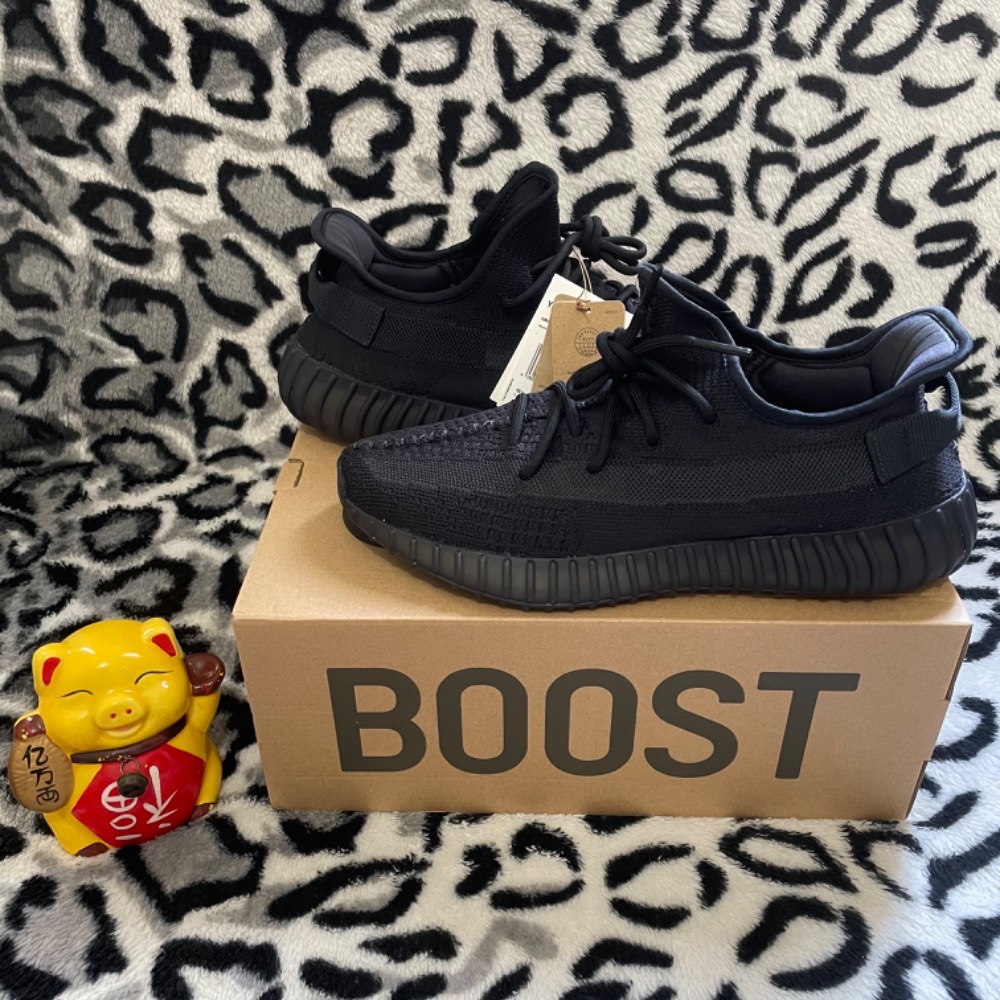 Yeezy Boost 350 V2 Onyx — 40, Novo