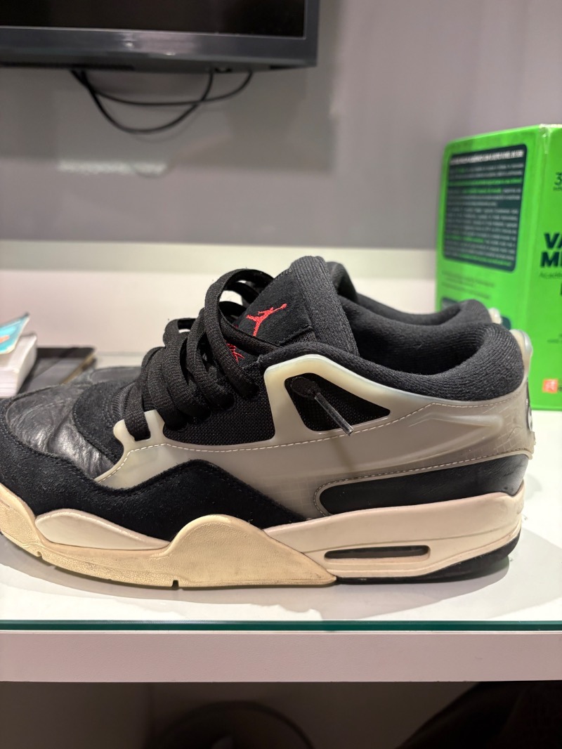 Foto 4 de Air Jordan 4 RM Black Sail — 42, Usado