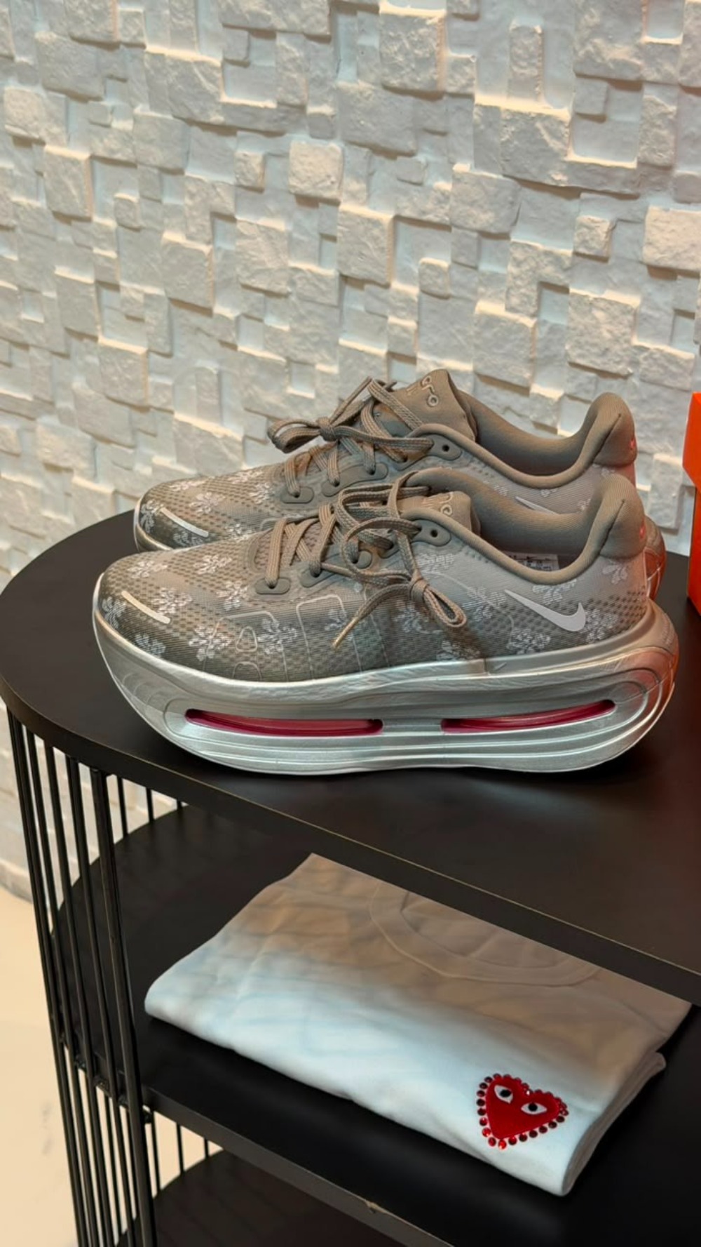 Nike Vomero Premium Geyser Grey Metallic Silver — 33.5, Novo