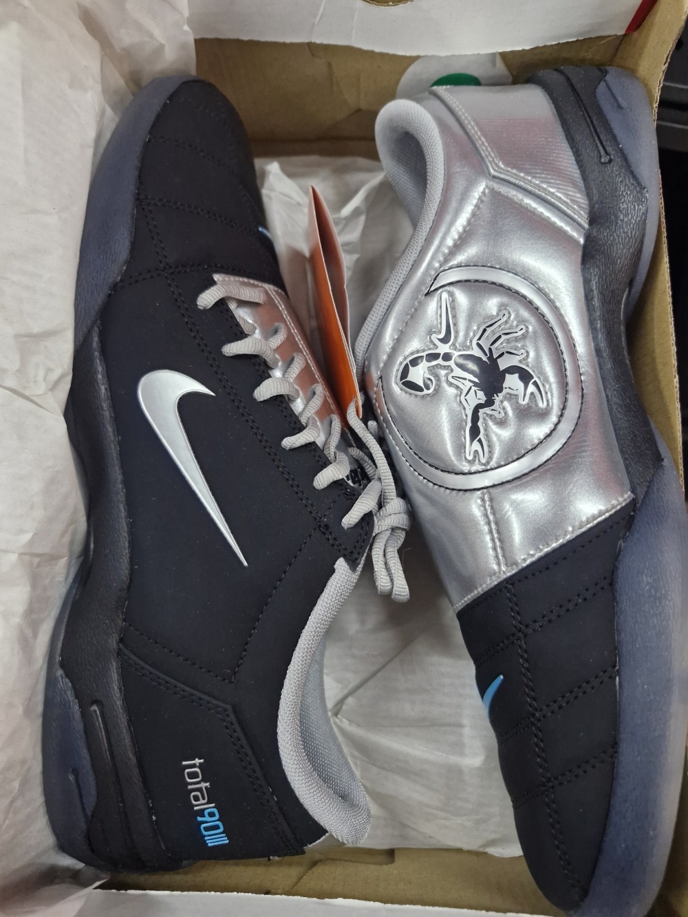 Nike Total 90 Black Gamma Blue Metallic Silver — 39 / 40 / 40.5 / 41 / 42 / 42.5 / 44, Novo