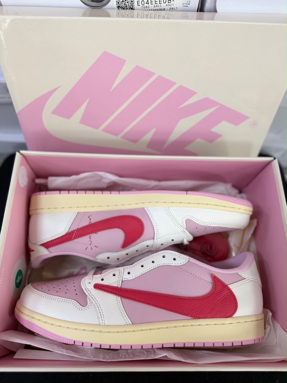 Travis Scott x Air Jordan 1 Low OG SP Sail Tropical Pink — 43.5, Novo
