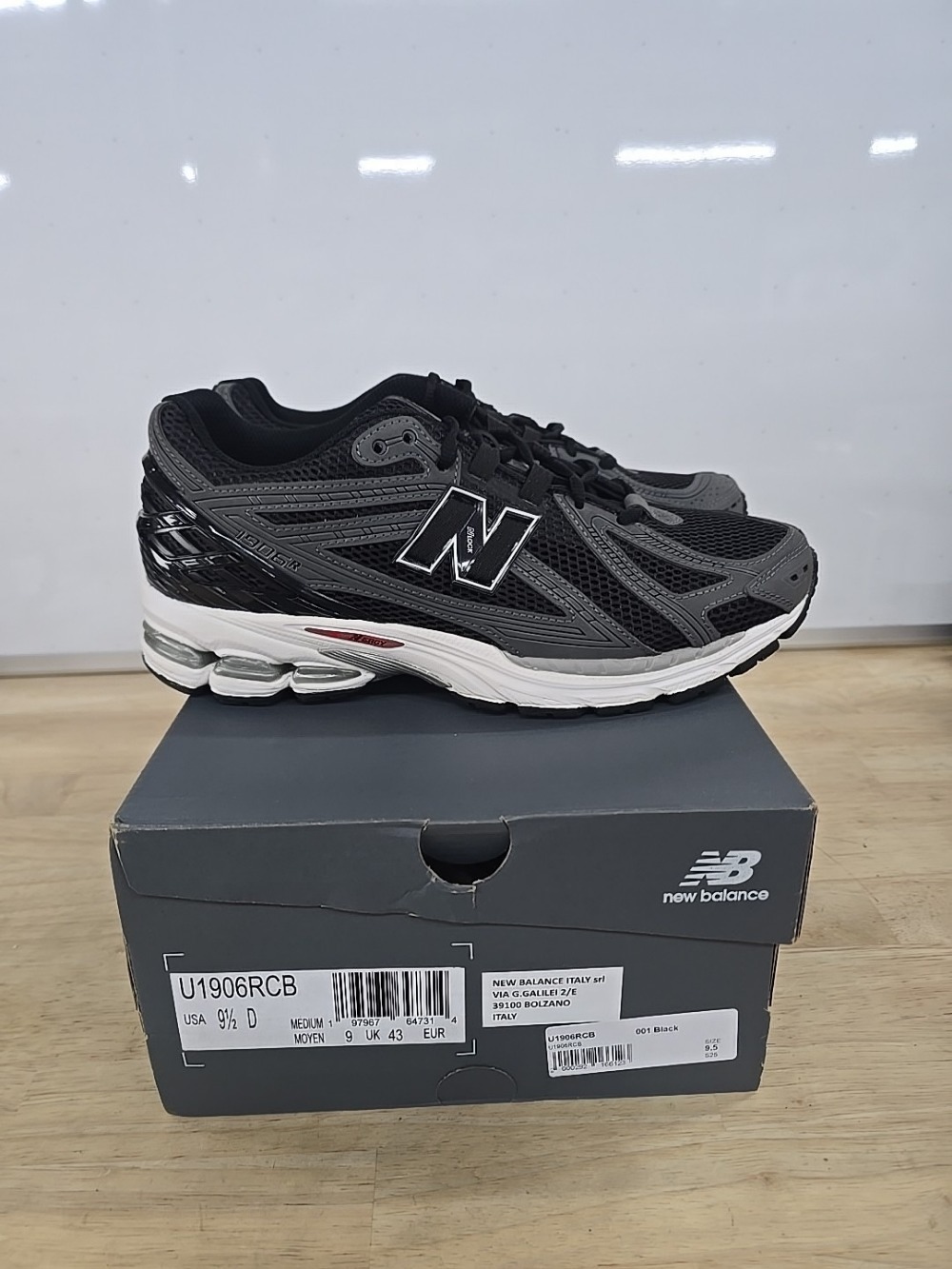 New Balance 1906R Black Team Red Castlerock — 39 / 39.5 / 40 / 40.5 / 41 / 42 / 42.5 / 43 / 43.5 / 44, Novo